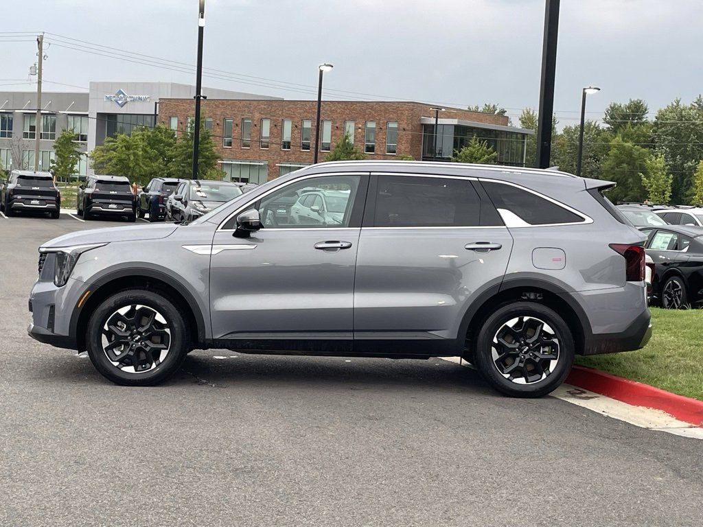 New 2025 Kia Sorento S image 4