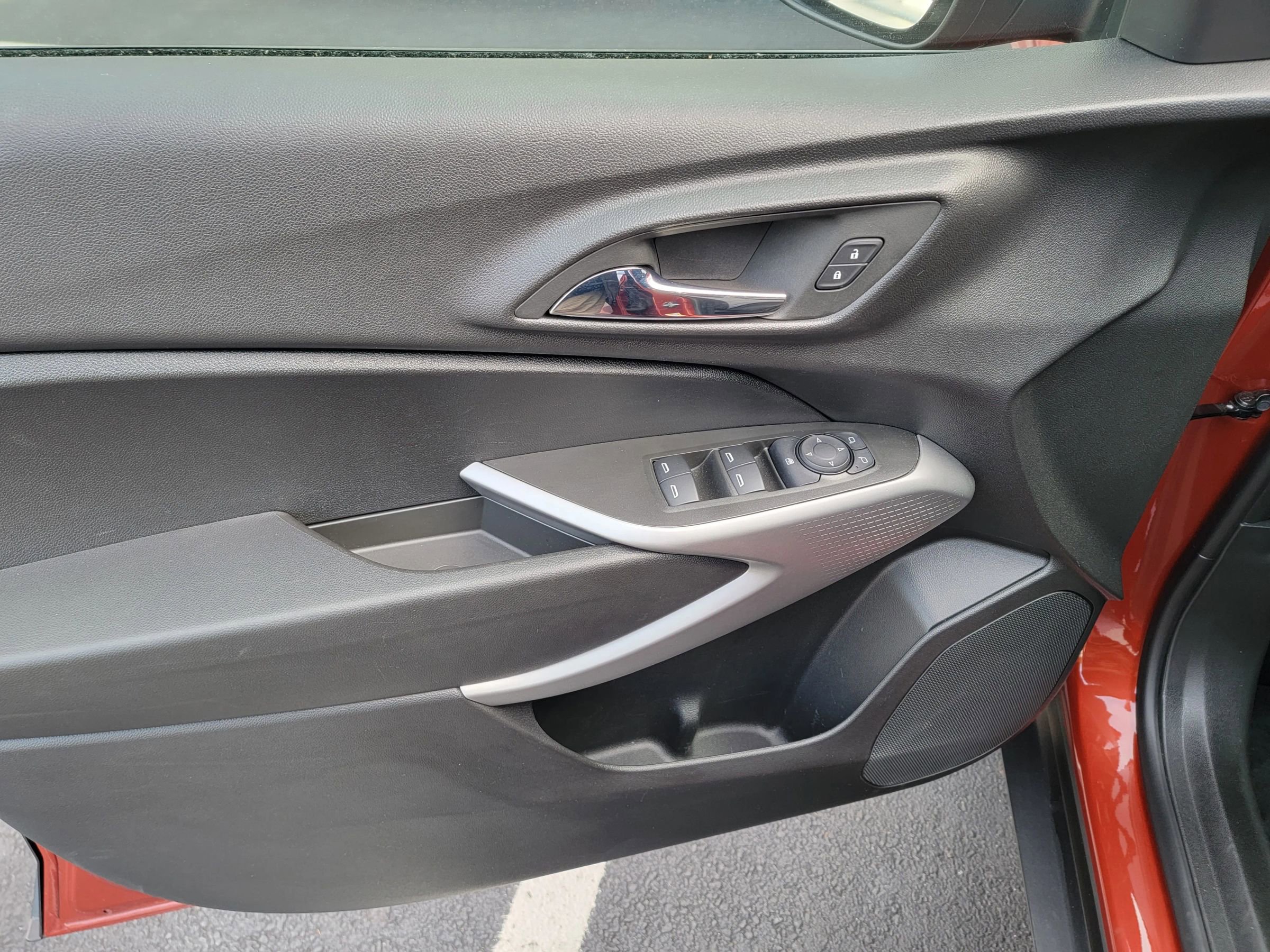 Used 2024 Chevrolet Trax RS w/ Driver Confidence Package image 15