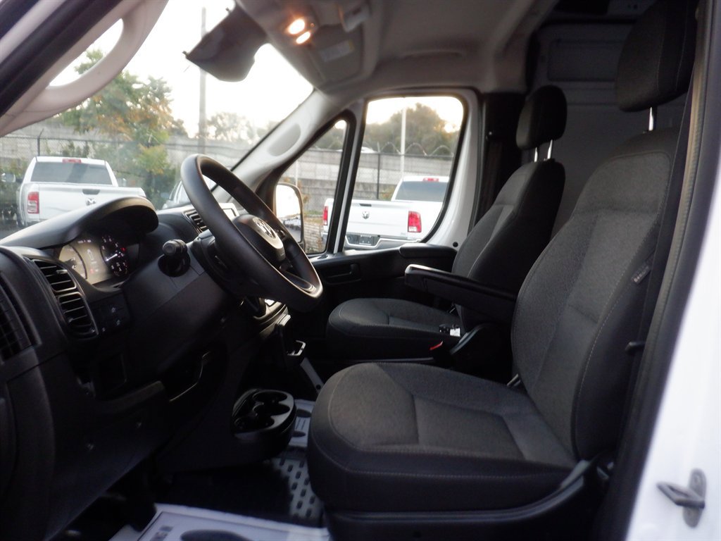 Used 2024 RAM ProMaster 2500 w/ Convenience Group image 9