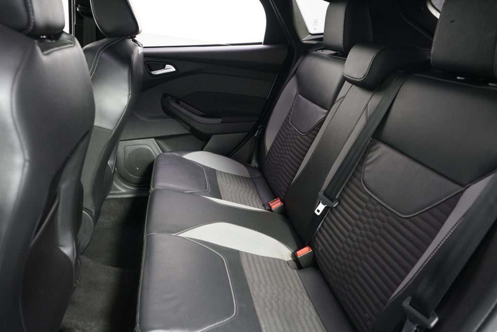 Used 2018 Ford Focus ST w/ Equipment Group 401A FWD image 21