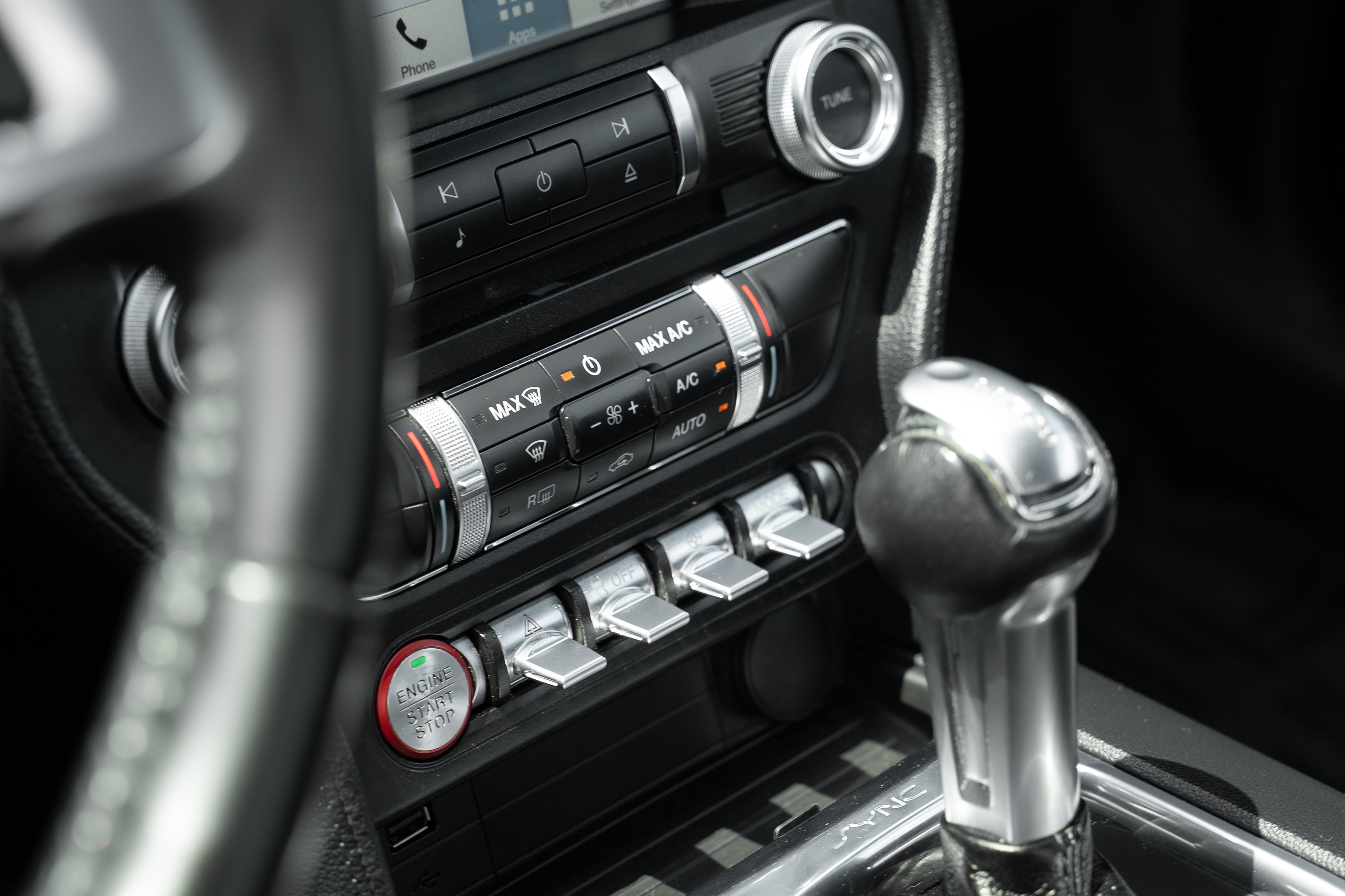 Used 2018 Ford Mustang Coupe w/ Equipment Group 101A RWD image 13