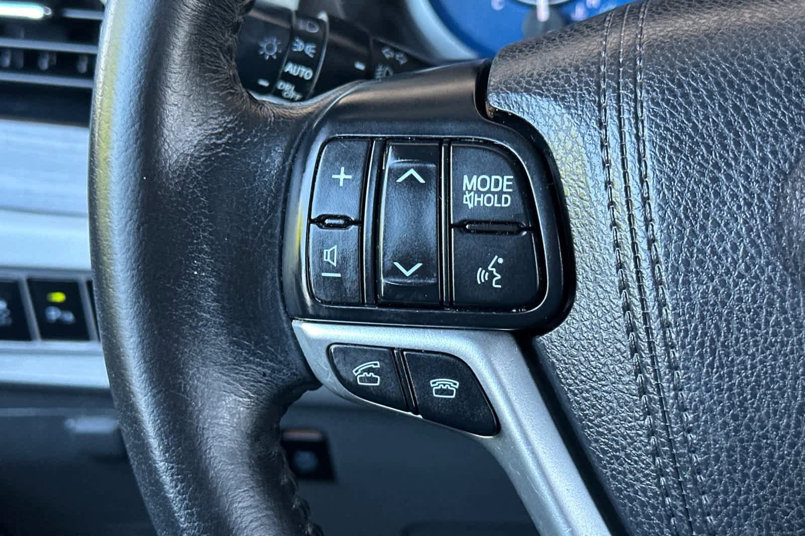 Used 2015 Toyota Sienna XLE w/ XLE Navigation Package FWD image 28