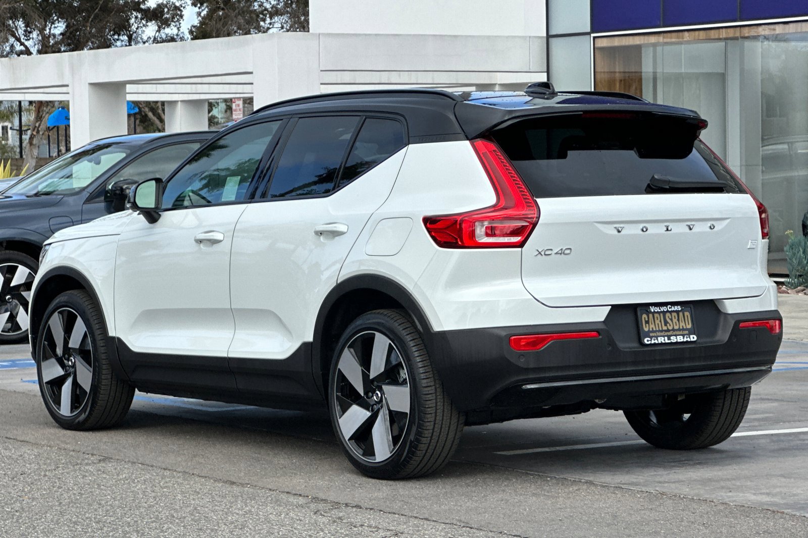 Certified 2023 Volvo XC40 Recharge Ultimate w/ Protection Package Premier image 6