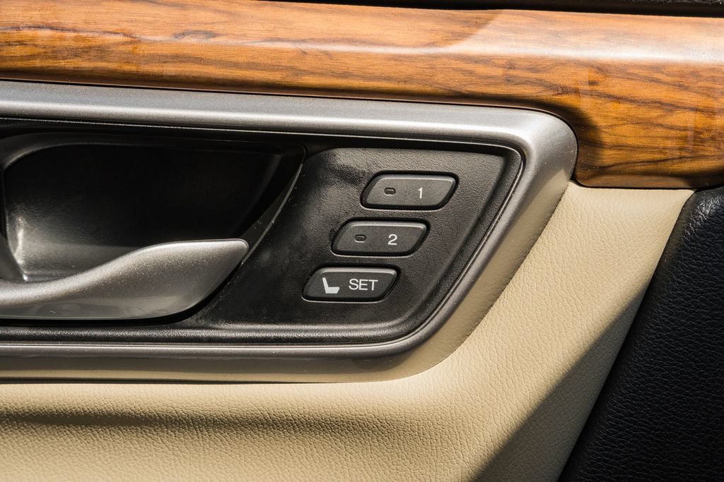 Used 2021 Honda CR-V Touring image 40