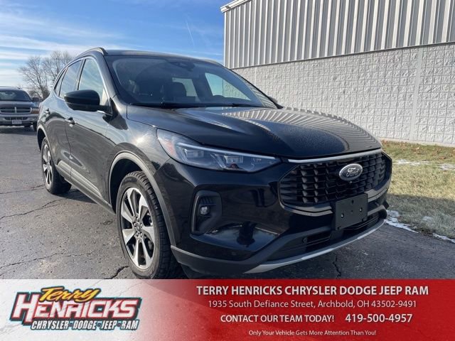 Used 2024 Ford Escape Platinum image 1