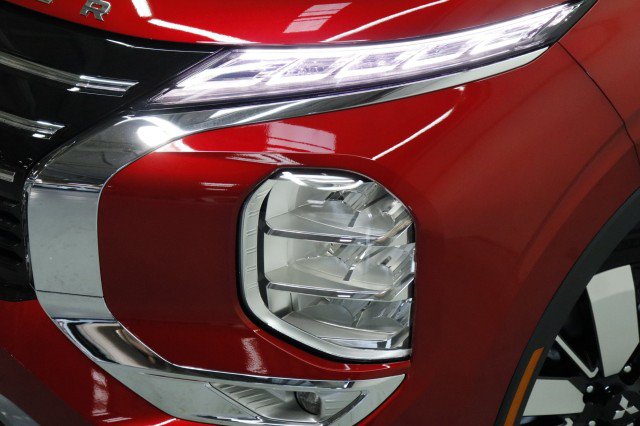 New 2026 Mitsubishi Outlander SE FWD image 2