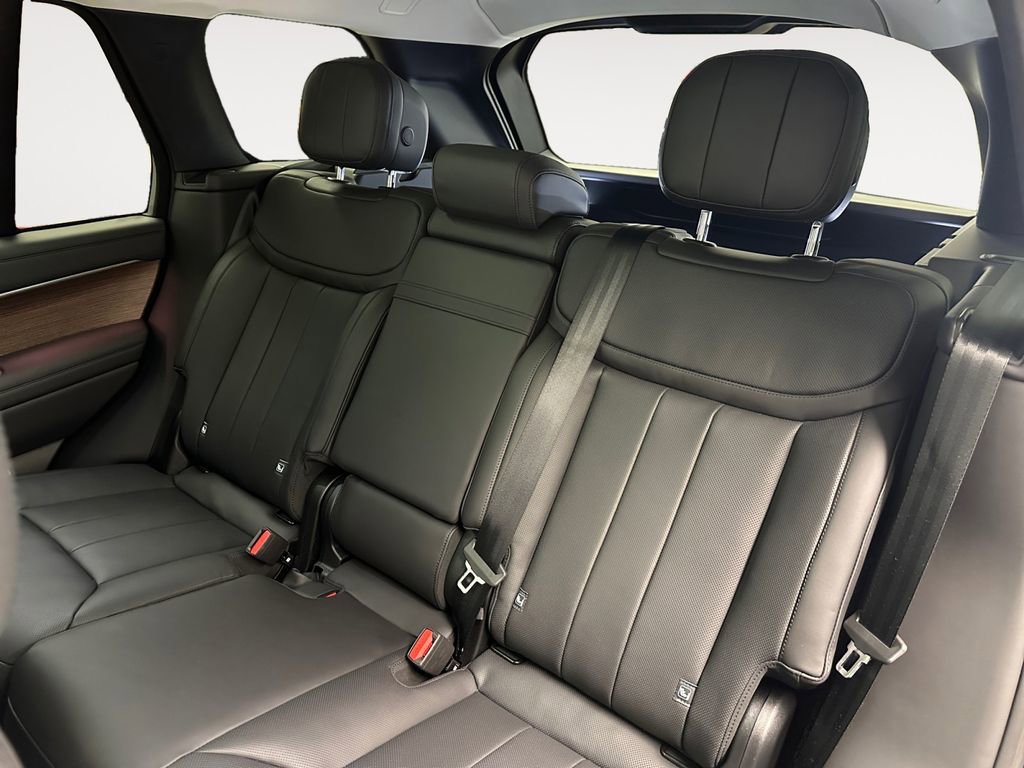 Used 2025 Land Rover Range Rover SE AWD/4WD image 13