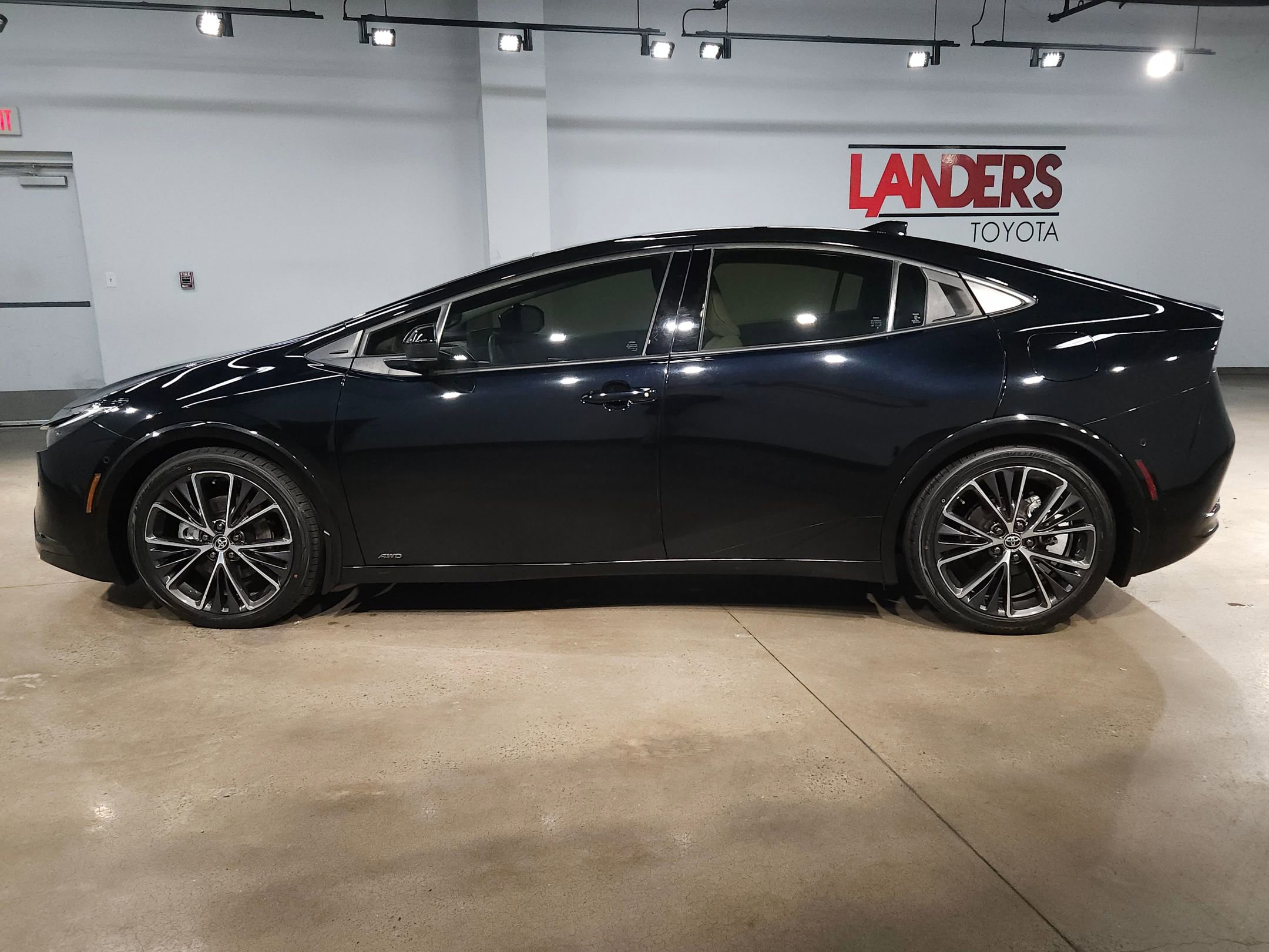 Used 2024 Toyota Prius Limited w/ Limited Premium Package image 4