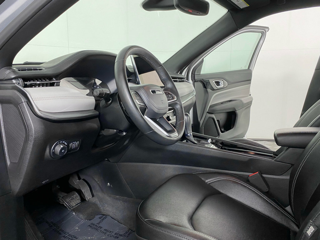 Used 2025 Jeep Compass Limited AWD/4WD image 2