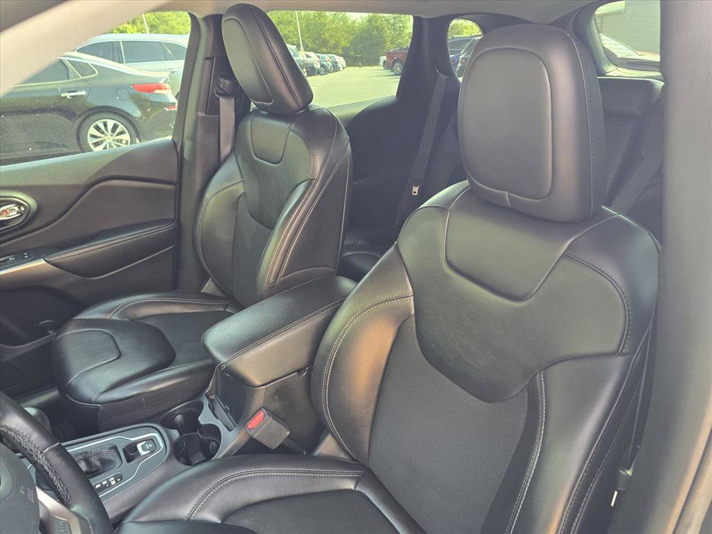 Used 2021 Jeep Cherokee Latitude Plus FWD image 12
