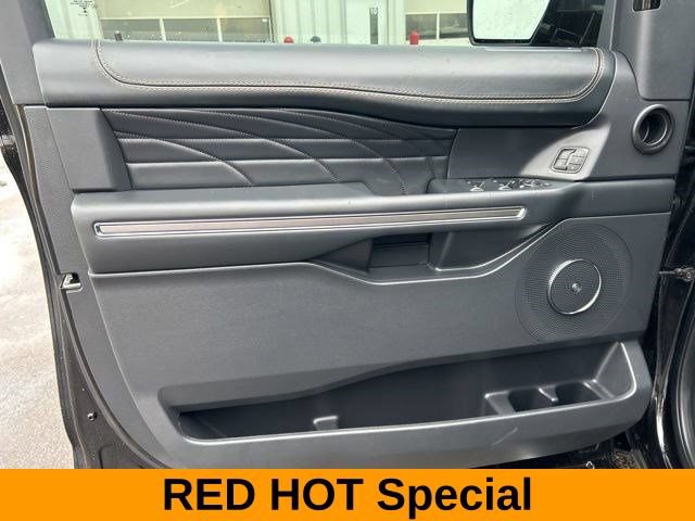 Used 2023 Ford Expedition Platinum AWD/4WD image 12