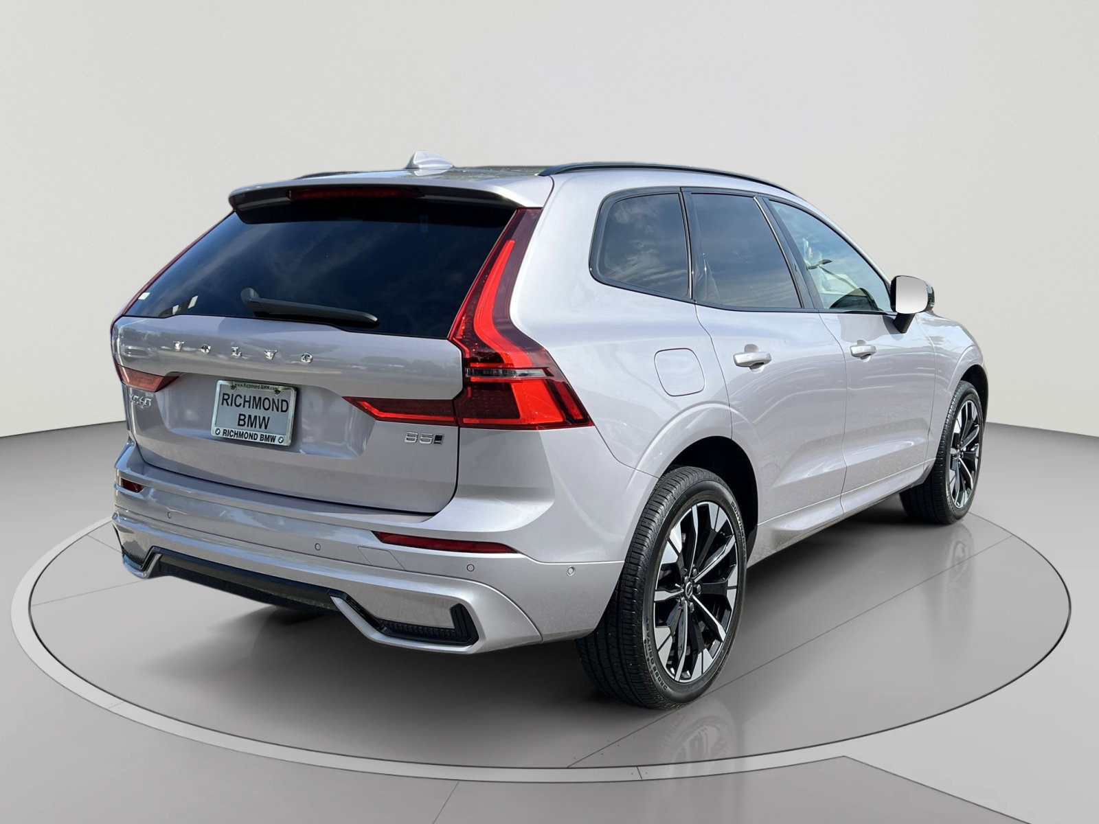 Used 2026 Volvo XC60 B5 Plus w/ Climate Package AWD/4WD image 5