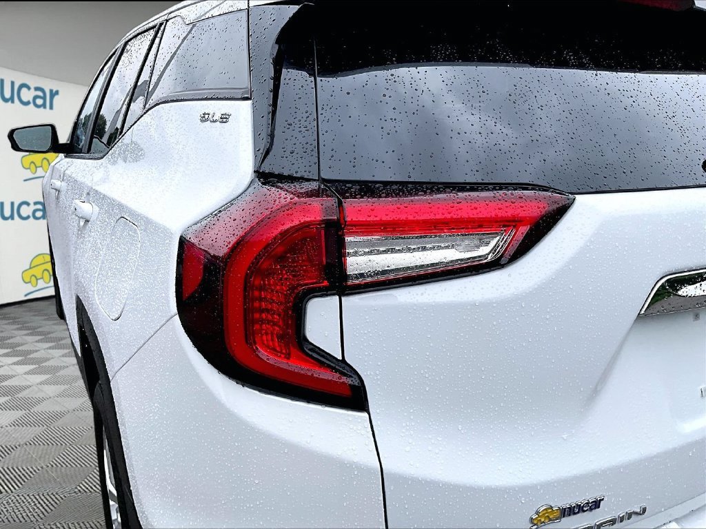Used 2024 GMC Terrain SLE AWD/4WD image 32