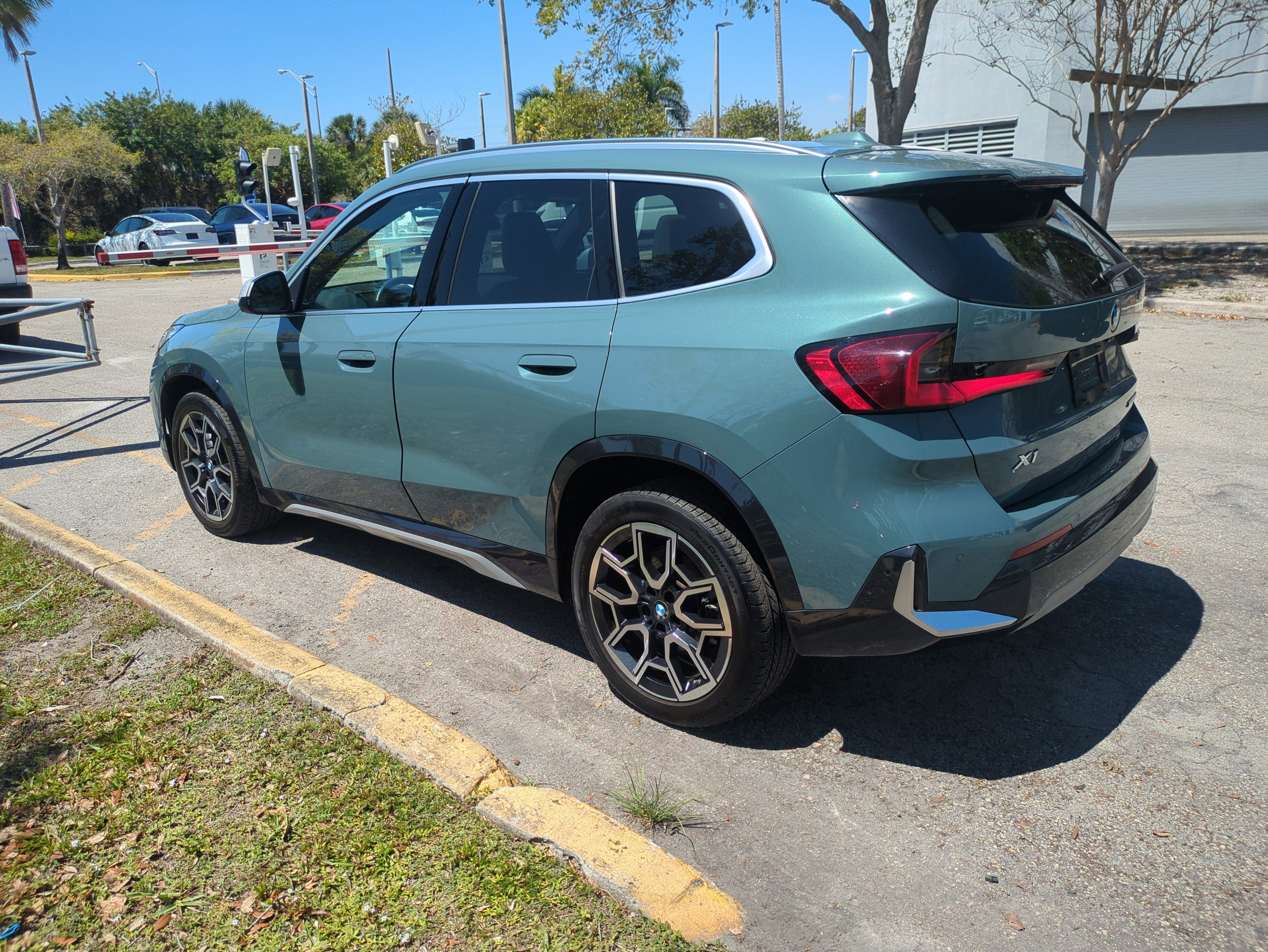 Used 2023 BMW X1 xDrive28i w/ Premium Package image 7