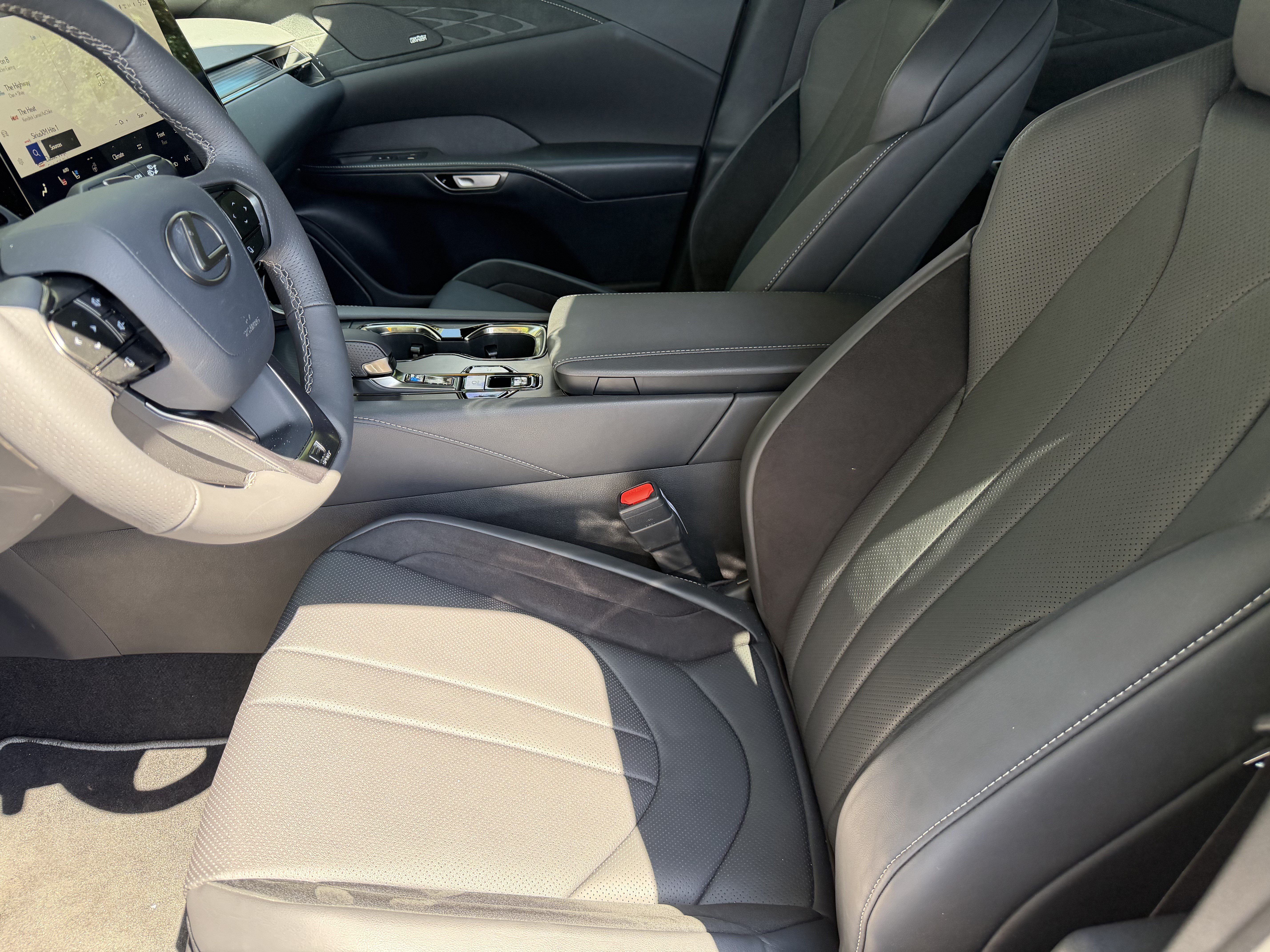 Used 2026 Lexus RX 500h F Sport w/ Appearance Package AWD/4WD image 31