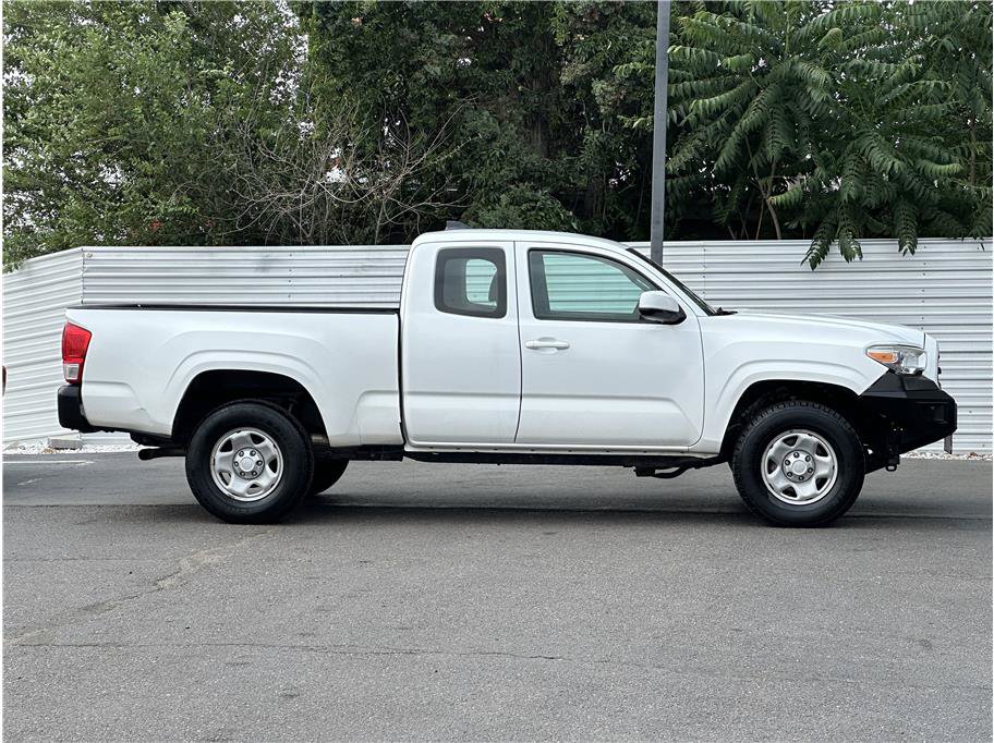 Used 2016 Toyota Tacoma SR w/ SR Convenience Package AWD/4WD image 9