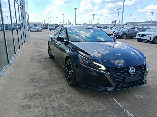 Used 2025 Nissan Altima 2.5 SR FWD image 7
