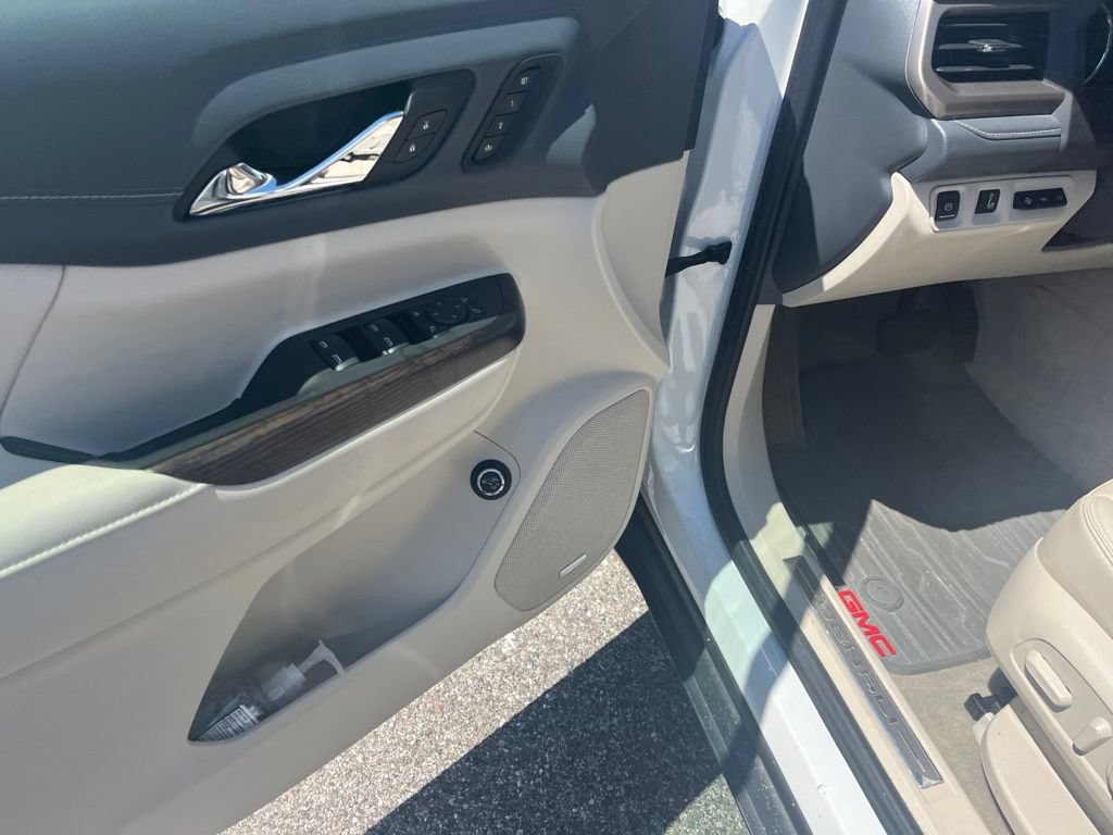 Certified 2021 GMC Acadia Denali w/ Denali Technology Package FWD image 11