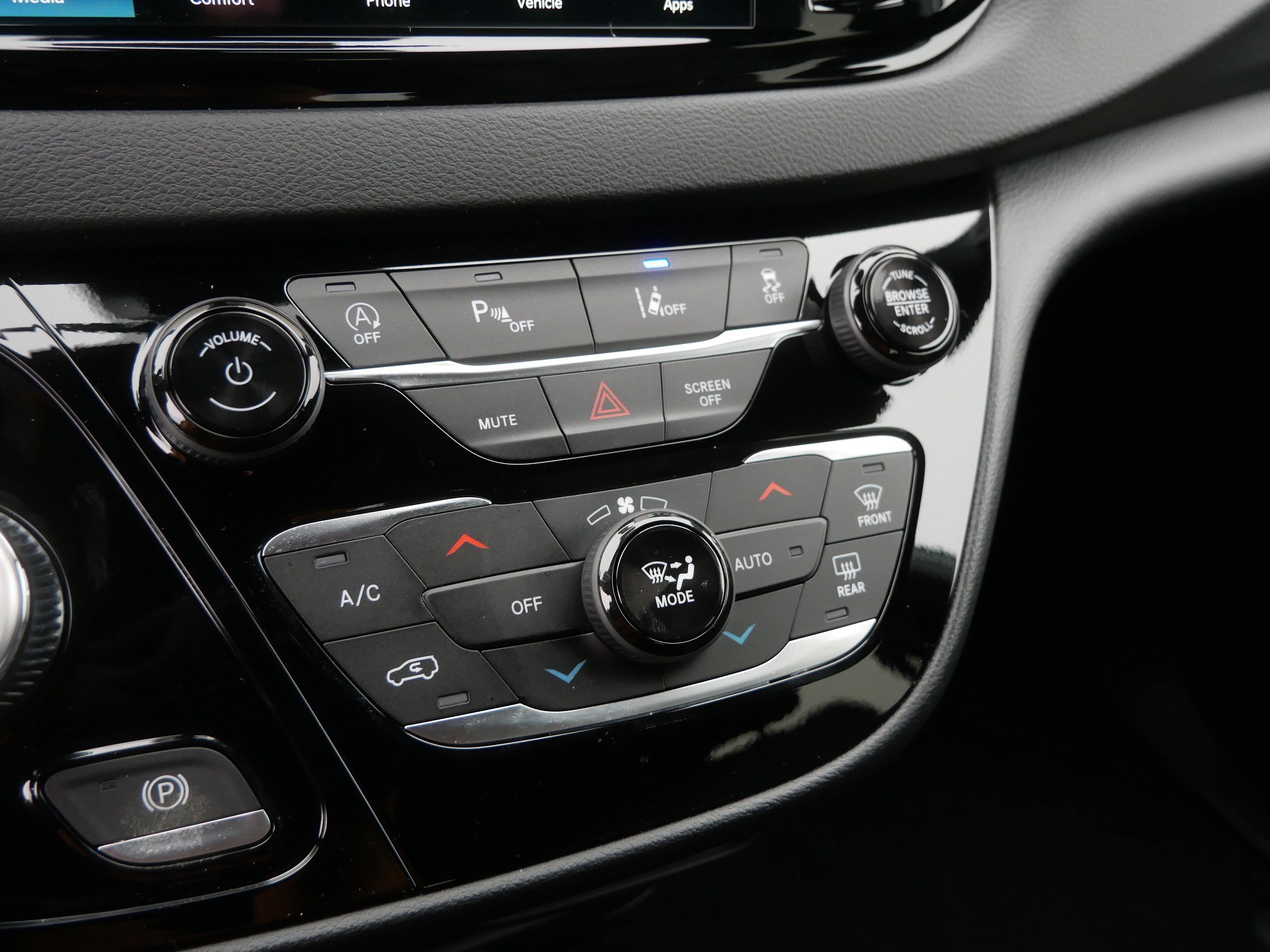 New 2026 Chrysler Voyager LX image 10