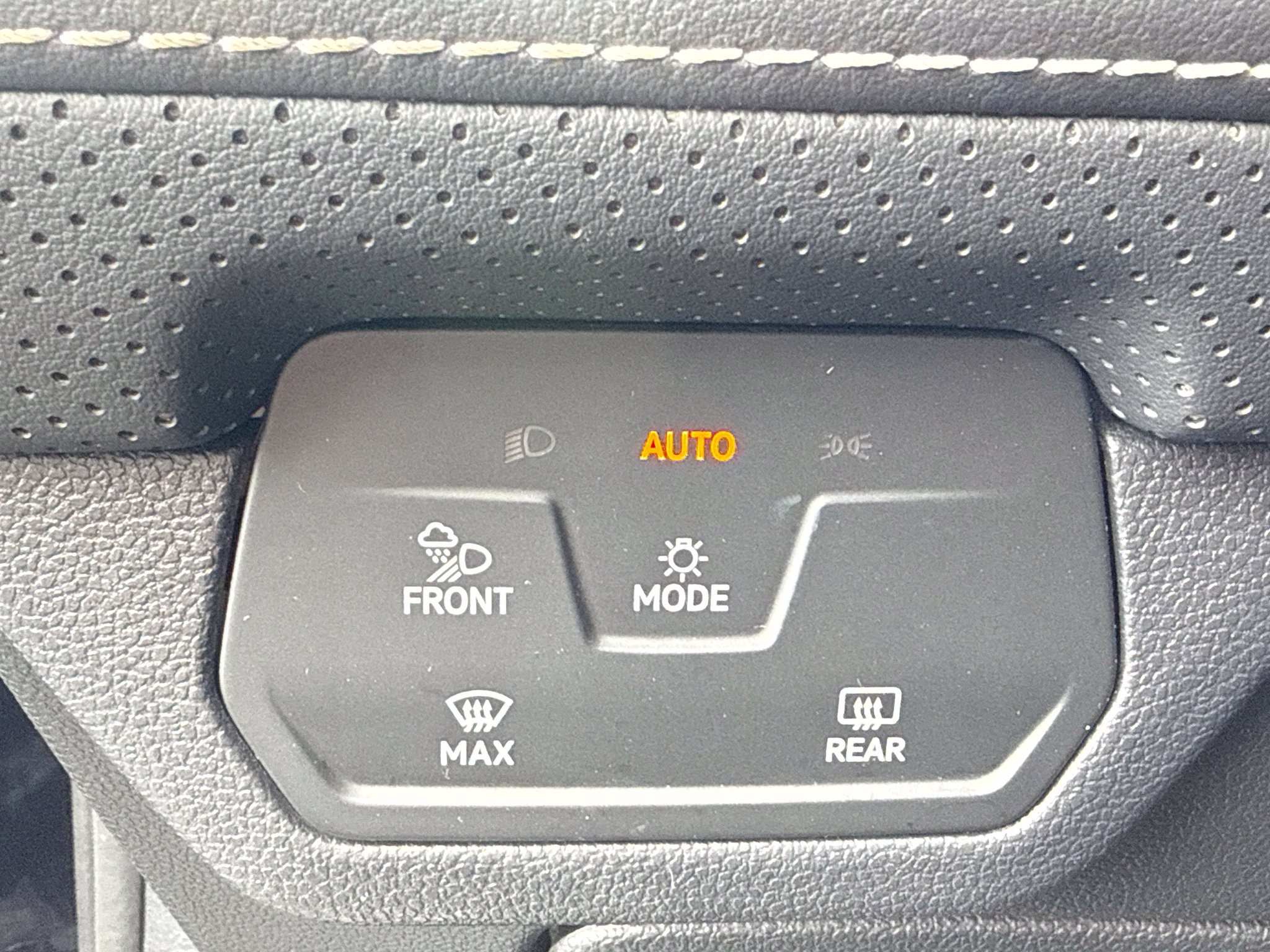 Used 2025 Volkswagen Atlas Cross Sport SE AWD/4WD image 25