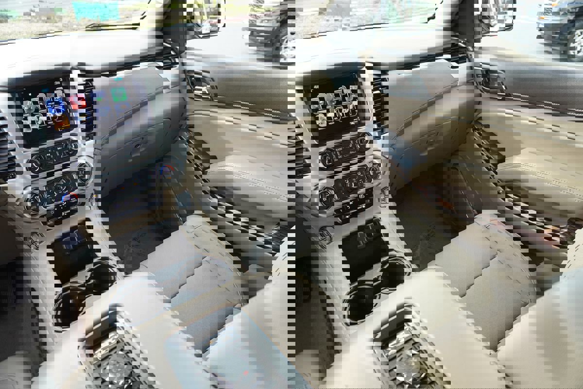 Used 2017 GMC Yukon SLT w/ Open Road Package image 27