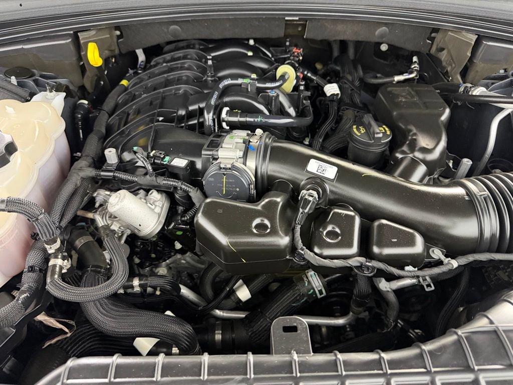 Used 2025 Jeep Grand Cherokee Laredo w/ Luxury Tech Group I image 35