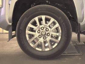 Used 2025 Toyota Tacoma Limited AWD/4WD image 29