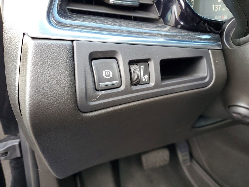 Certified 2022 Cadillac XT5 Premium Luxury image 11