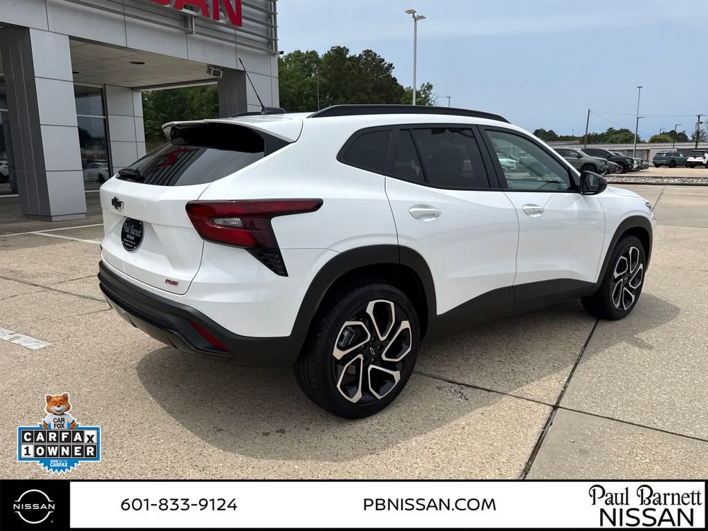 Used 2025 Chevrolet Trax RS w/ Sunroof Package FWD image 6