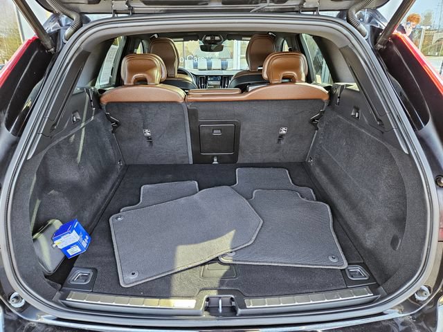 Certified 2023 Volvo XC60 B5 Plus AWD/4WD image 16