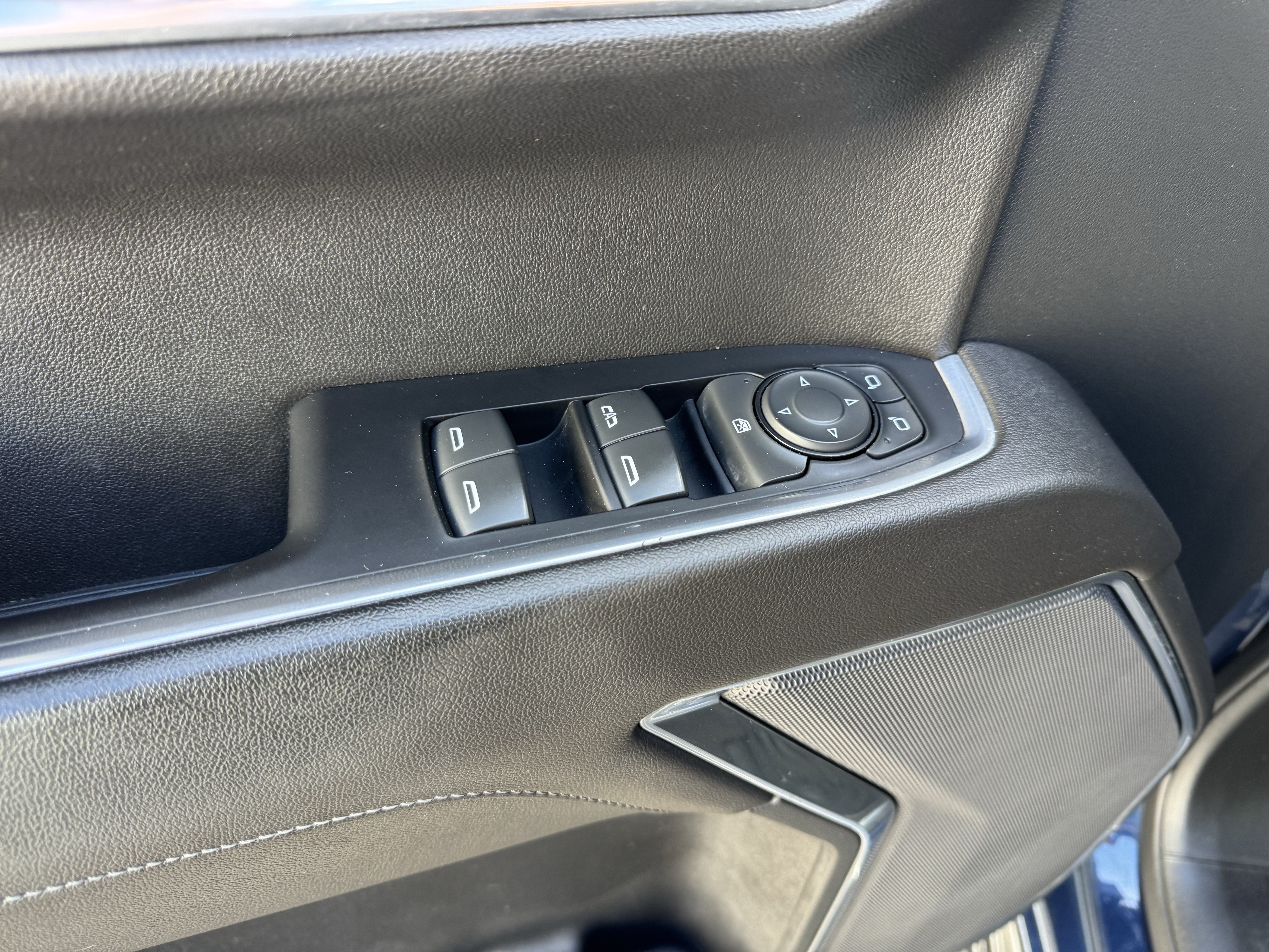 Certified 2022 Chevrolet Silverado 1500 LT w/ Safety Package AWD/4WD image 11