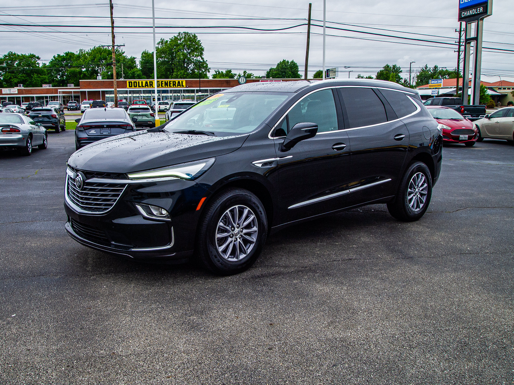 Used 2024 Buick Enclave Essence w/ Technology Package FWD image 3
