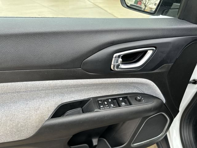 Used 2024 Jeep Compass Latitude image 17