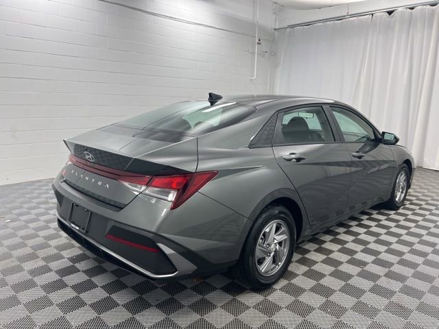 Used 2025 Hyundai Elantra SE image 5