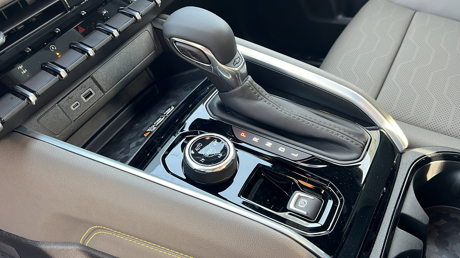 New 2026 Chevrolet Colorado ZR2 w/ ZR2 Bison Edition image 22