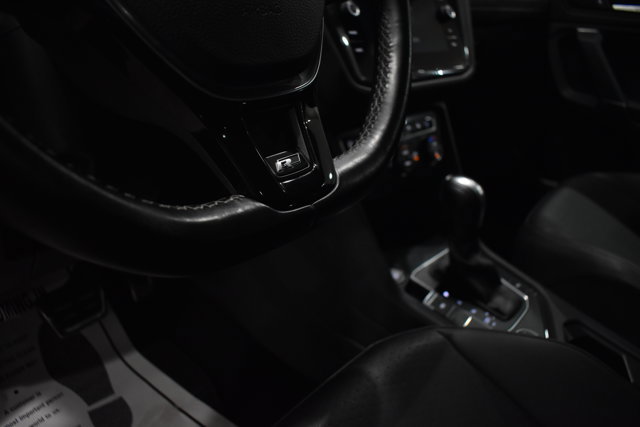 Used 2020 Volkswagen Tiguan SE R-Line image 18