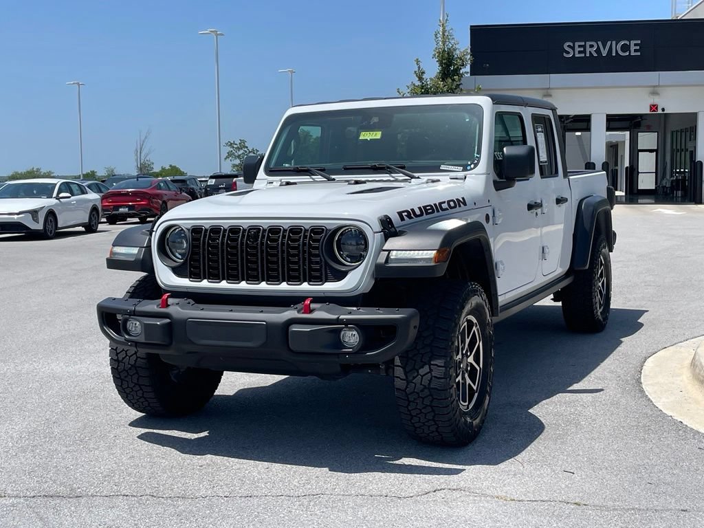 Used 2024 Jeep Gladiator Rubicon w/ Technology Group AWD/4WD image 3