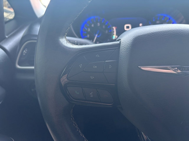 Used 2020 Chrysler Pacifica Touring w/ Advanced Safetytec Group image 17