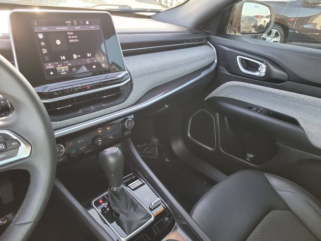 Certified 2025 Jeep Compass Latitude AWD/4WD image 21
