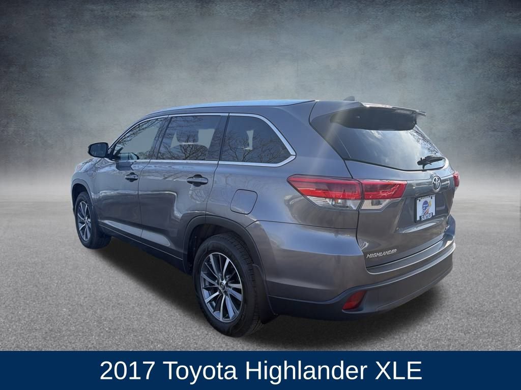 Used 2017 Toyota Highlander XLE image 3