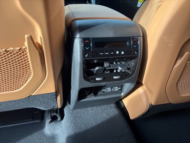 New 2025 Jeep Grand Cherokee Summit image 12