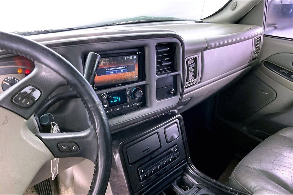 Used 2003 GMC Yukon XL Denali image 8