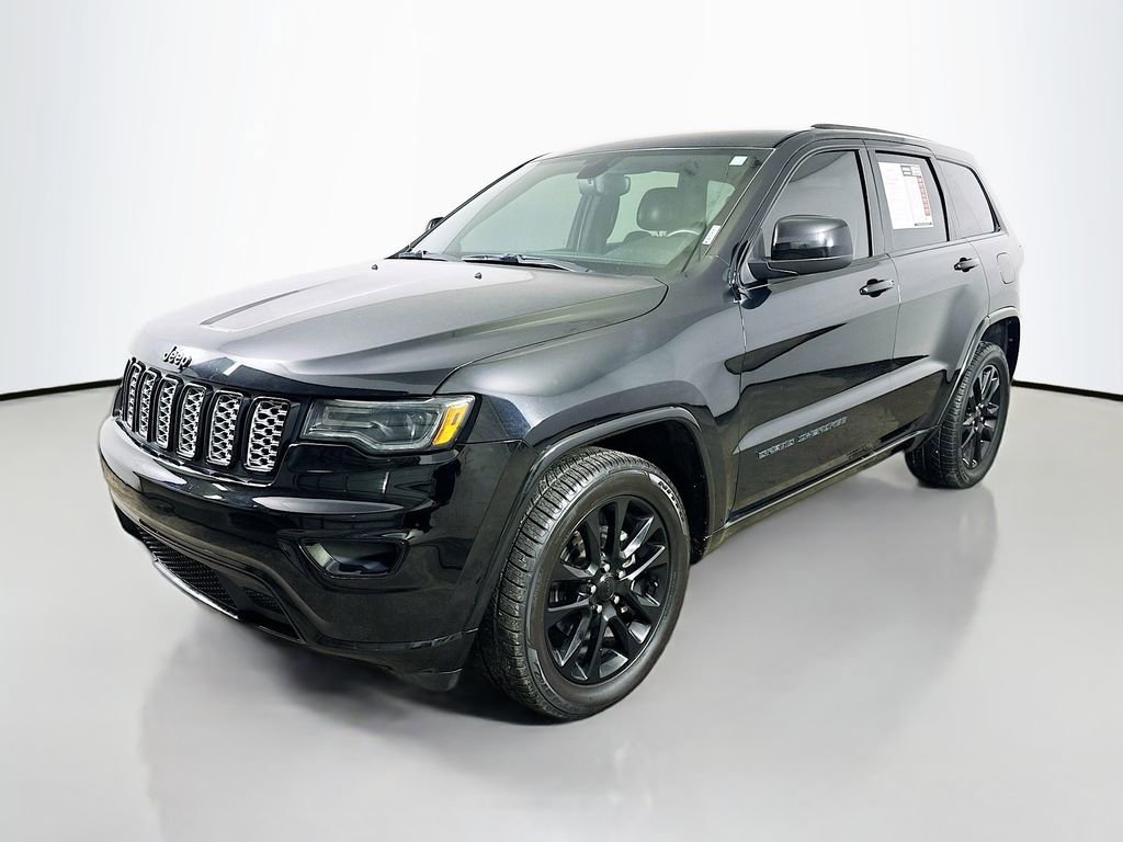 Used 2020 Jeep Grand Cherokee Altitude image 3