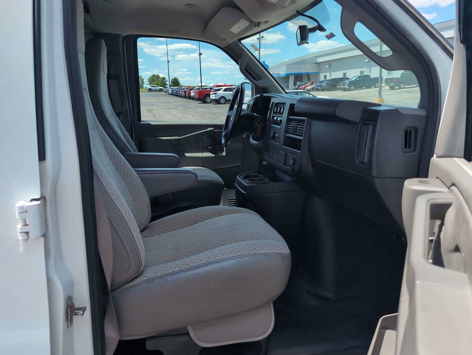 Used 2020 Chevrolet Express 3500 w/ Driver Convenience Package RWD image 23