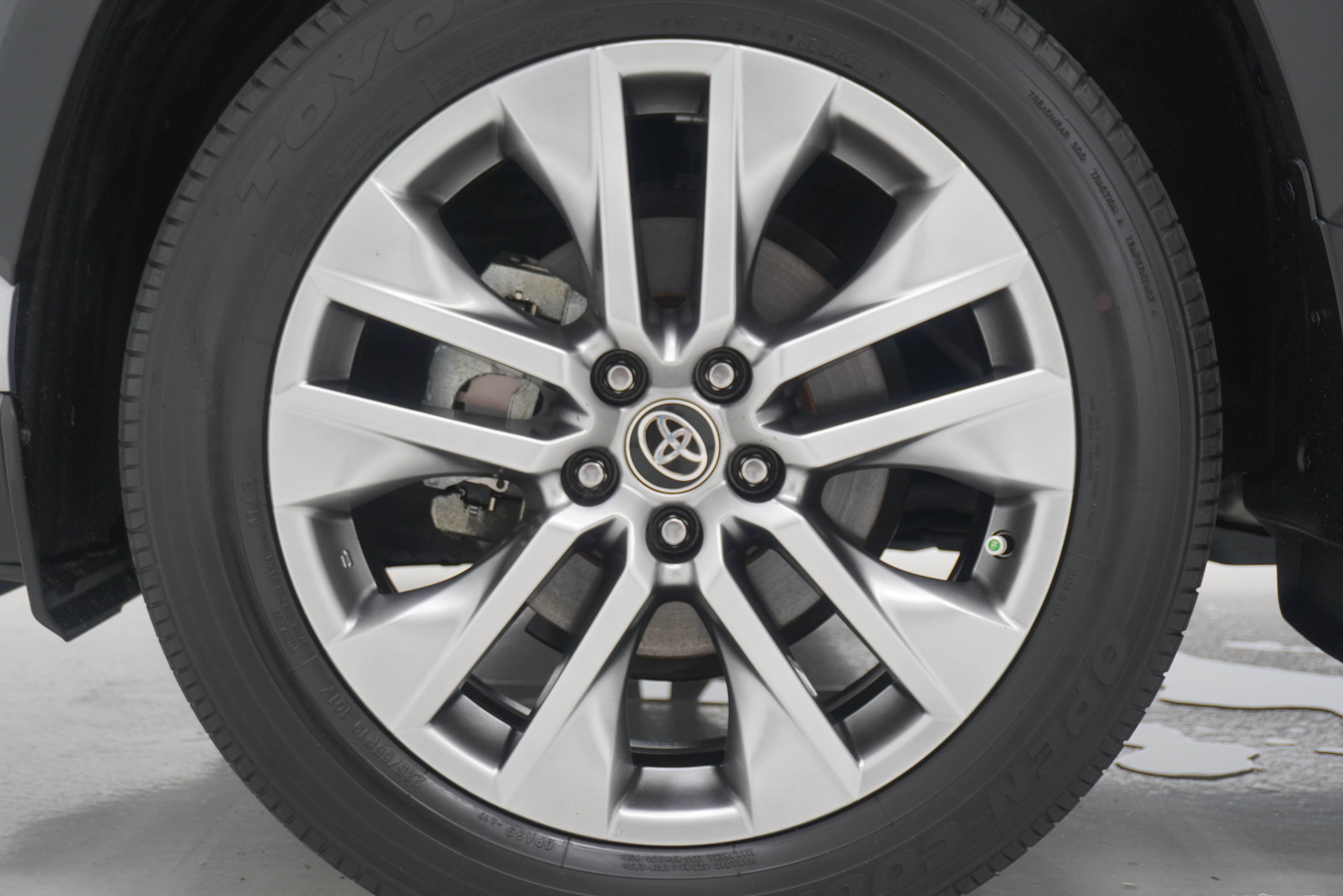 Used 2023 Toyota RAV4 Limited FWD image 32