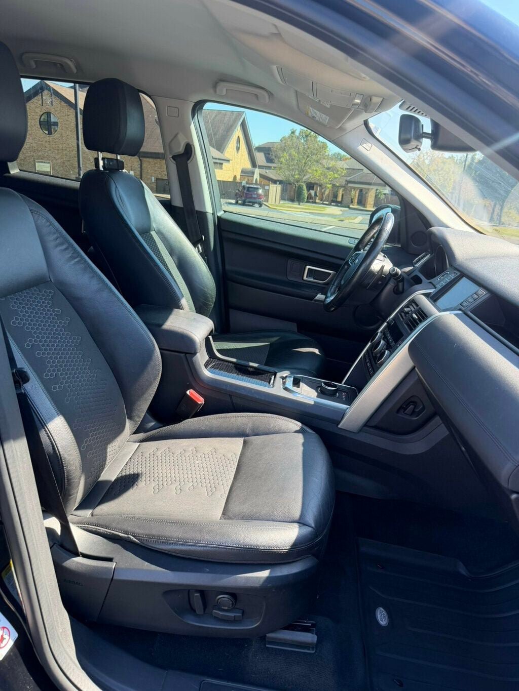 Used 2019 Land Rover Discovery Sport SE AWD/4WD image 15