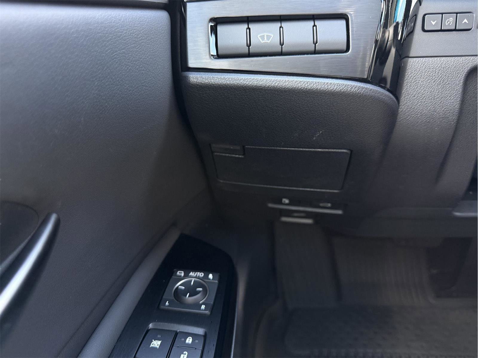 Certified 2024 Lexus ES 300h w/ Premium Package FWD image 18
