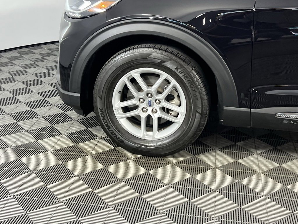 Used 2025 Ford Explorer Active image 12