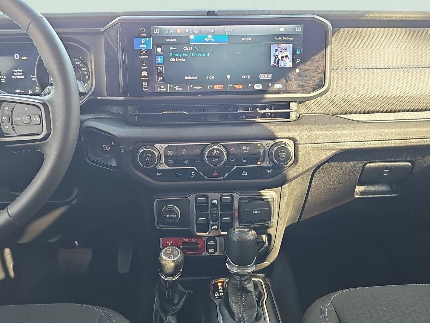 Used 2025 Jeep Wrangler Unlimited Rubicon 4xe w/ Convenience Group AWD/4WD image 21