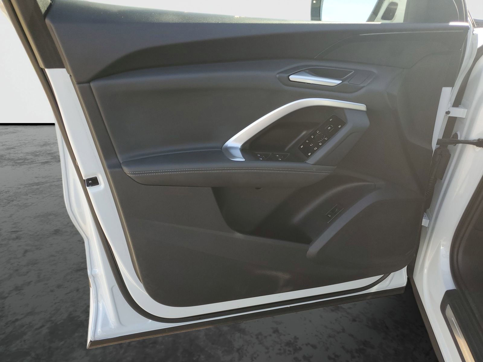 Used 2025 Audi Q5 Premium w/ Convenience Package image 21